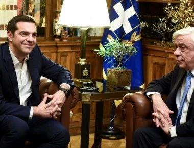 Συνομιλία Παυλόπουλου και Τσίπρα με τους γονείς των δυο στρατιωτικών